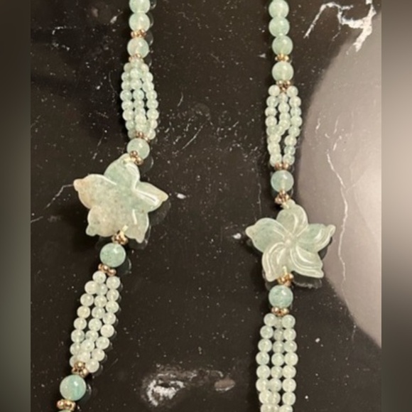 Beautiful Vintage Carved Jade and Gold Necklace - Picture 2 of 4